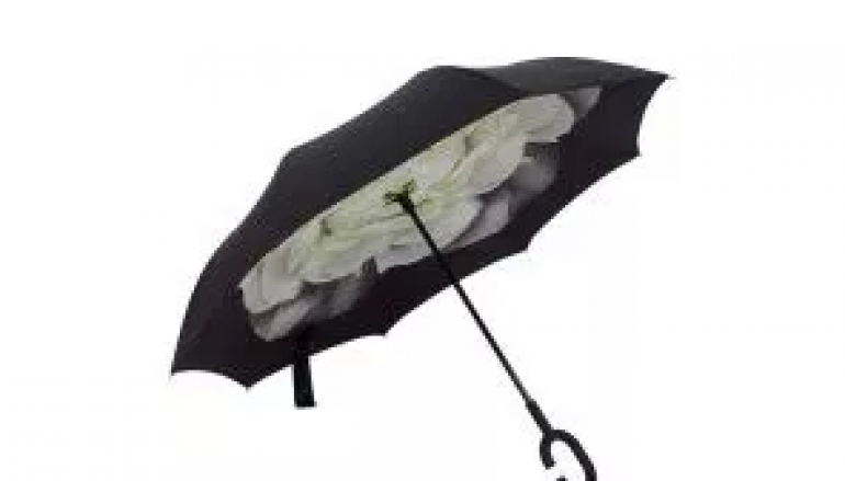 Besoin d’un parapluie ? Optez pour le parapluie inversé